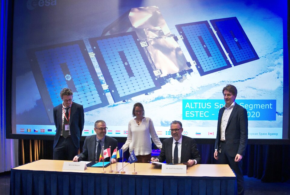 Signature of Altius contract