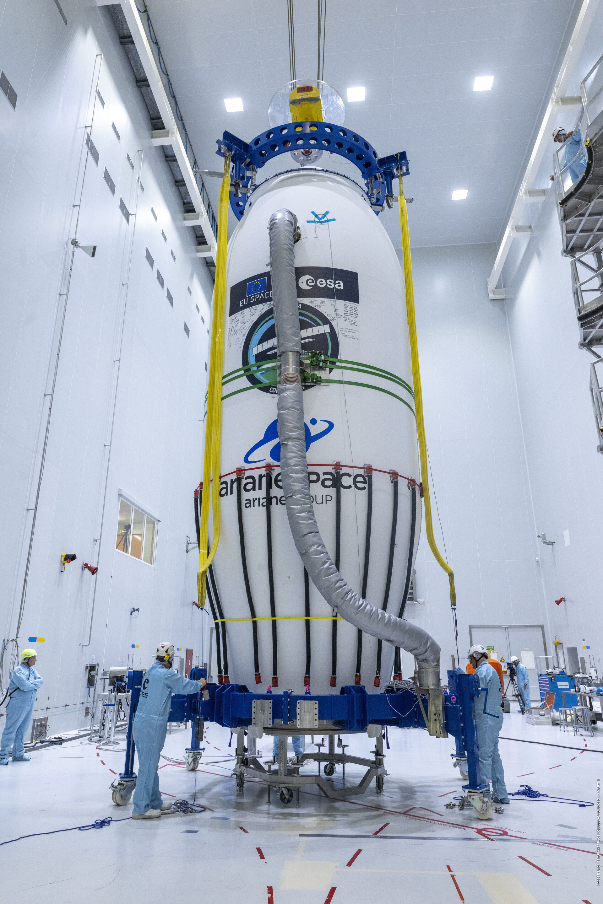 Getting Sentinel-1C inside Vega-C's fairing ready for transport