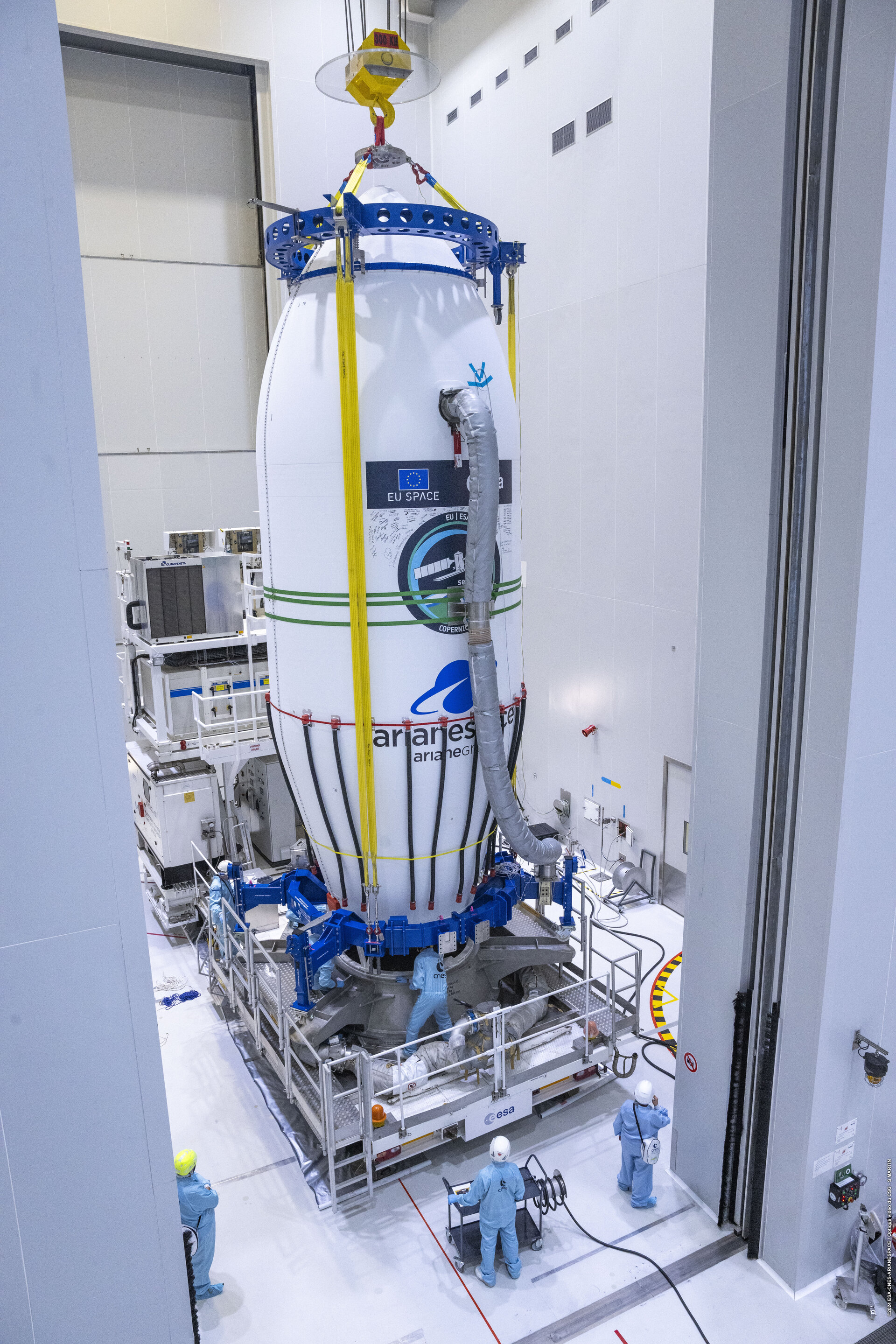 Moving Sentinel-1C inside Vega-C's fairing out of the payload facility